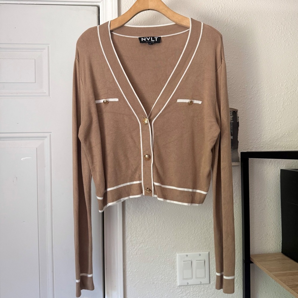 NVLT tan white gold novelty button‎ up long sleeve cropped cardigan sweater